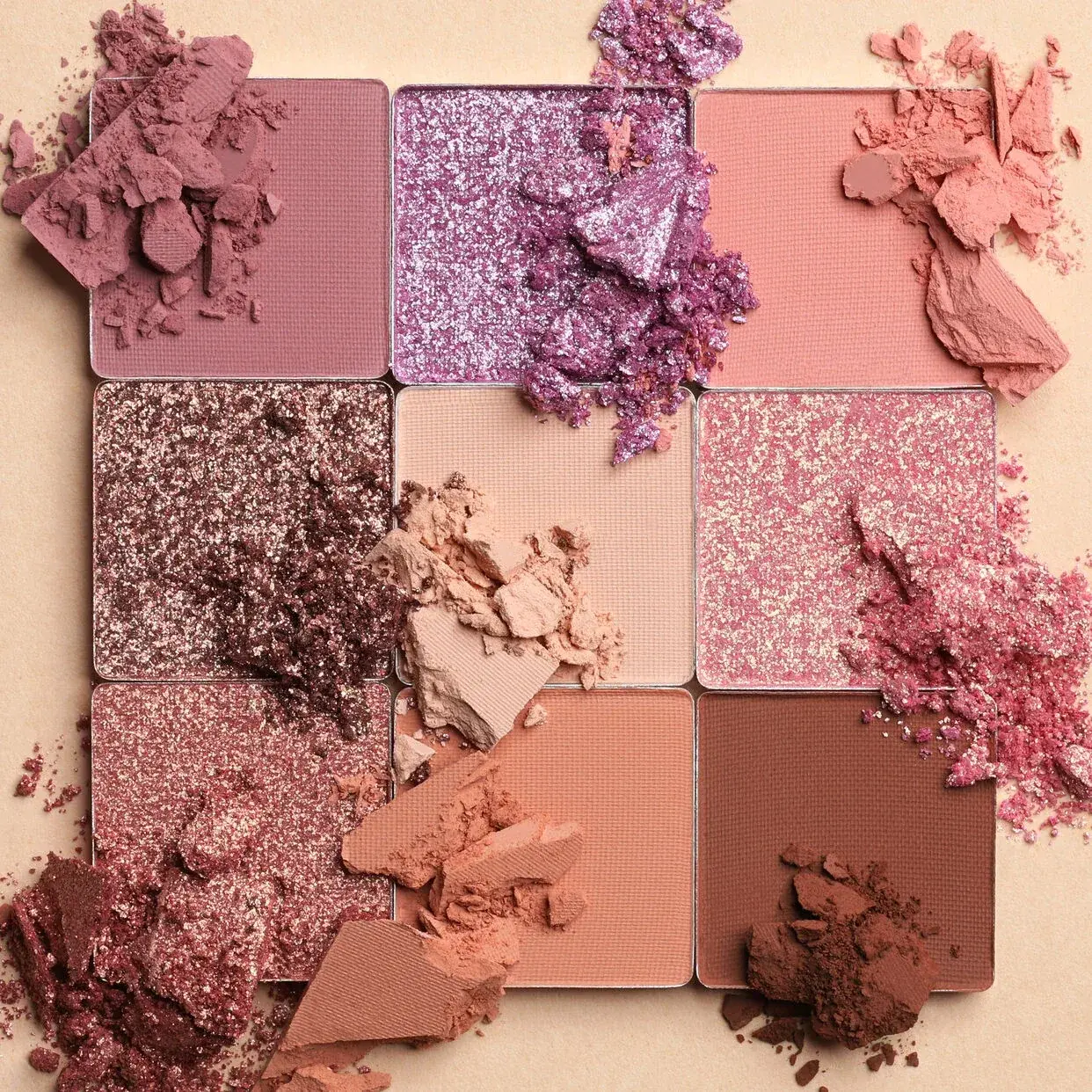 Crushed eyeshadow textures from the Huda Beauty Nude Obsessions Nude Light palette