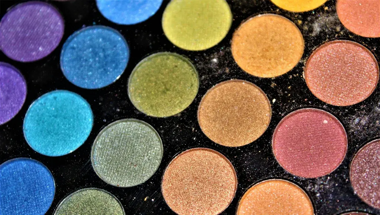 Huda Beauty in Pakistan: Prices, What to Buy and How to Spot Fakes