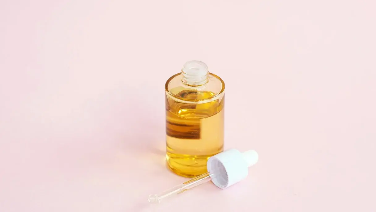 Niacinamide Serum: Benefits, How to Use & Best Picks in Pakistan
