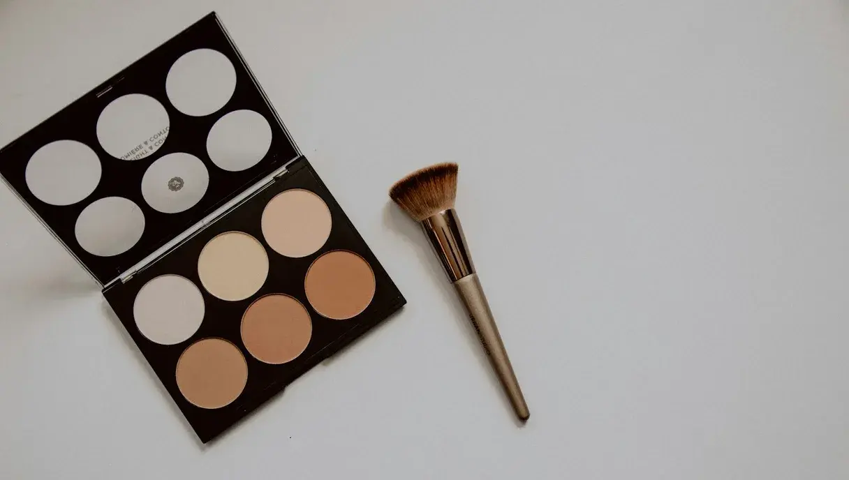 How to Contour Your Face: A Simple Step-by-Step Guide (2026)