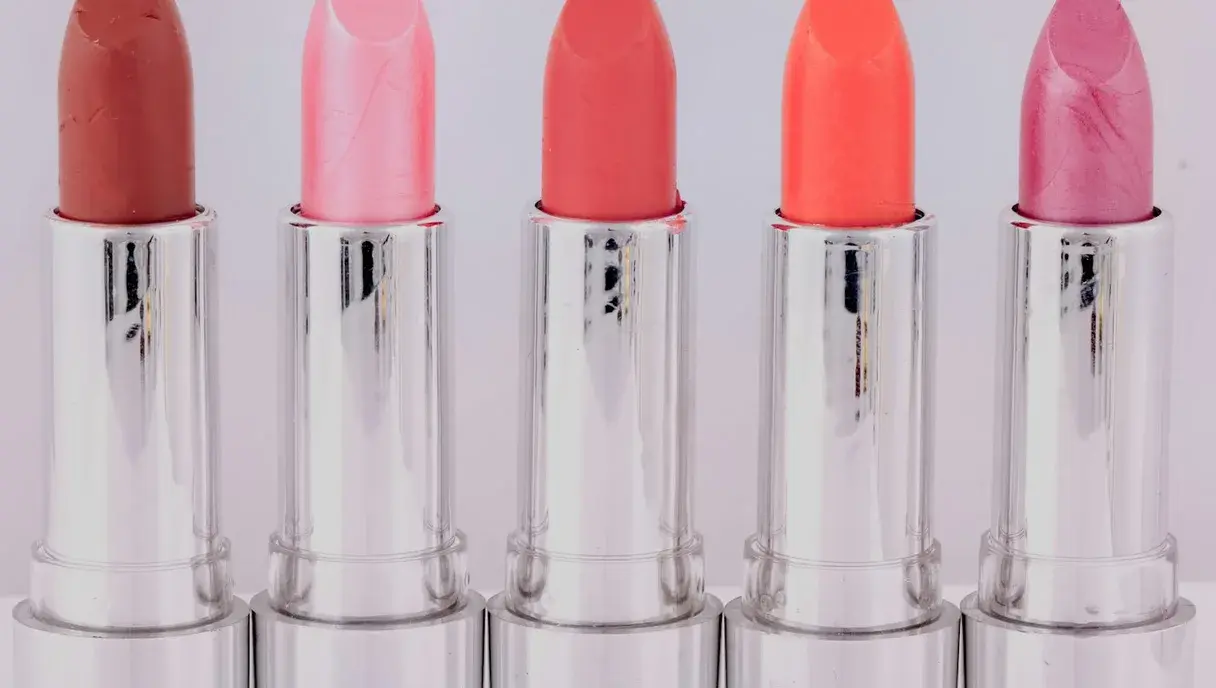 How to Use Lip Liner for Fuller, Longer-Lasting Lips (2026)