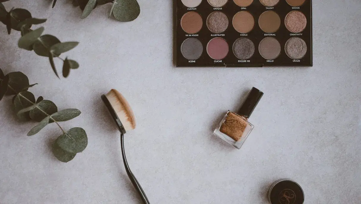 The "No-Makeup" Makeup Look: A Clean-Girl Guide (Pakistan 2026)